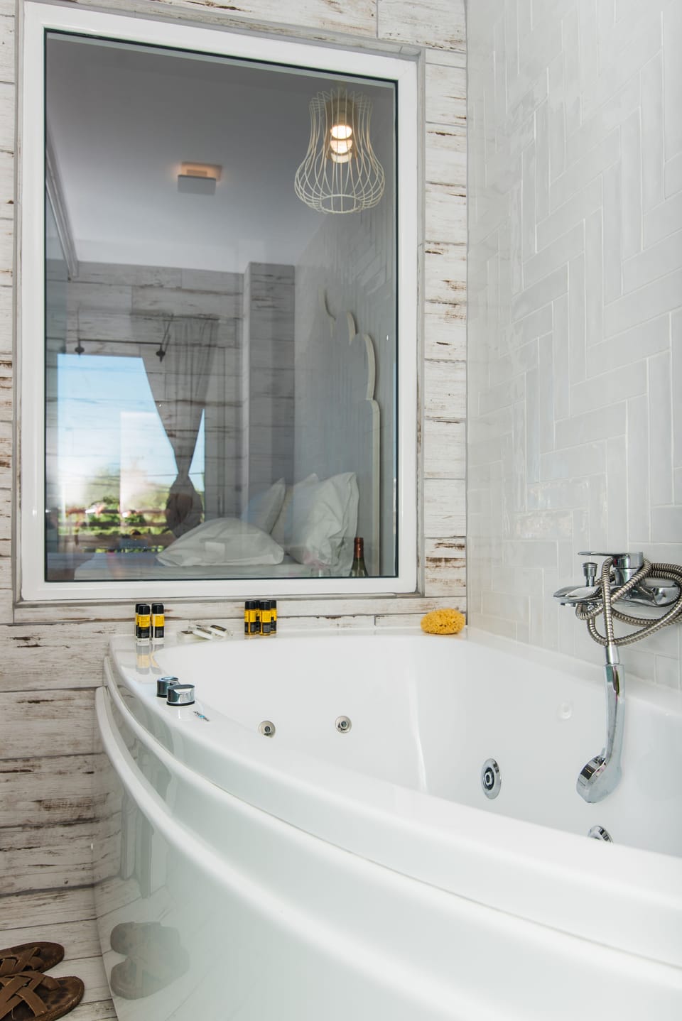 Deluxe Mini Suite with Jacuzzi (2pax) | Bathroom | Shower, free toiletries, towels, soap