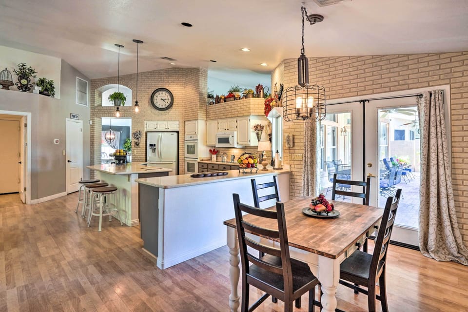 House (5 Bedrooms) | Interior