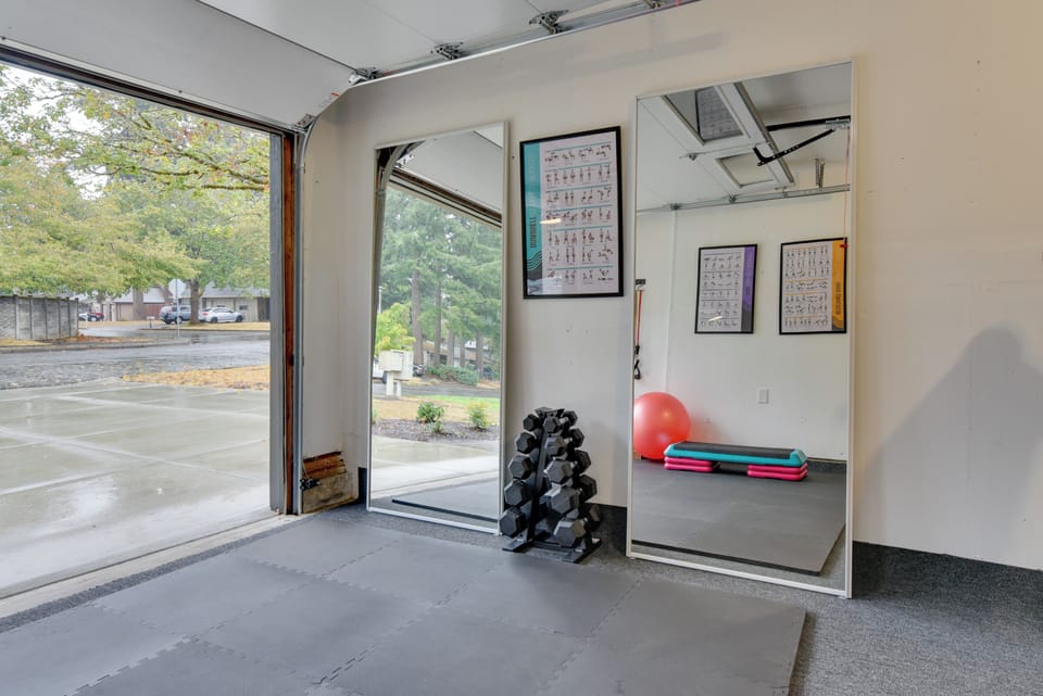 Lovely Vancouver Retreat w/ Home Gym! Cottage in Vancouver