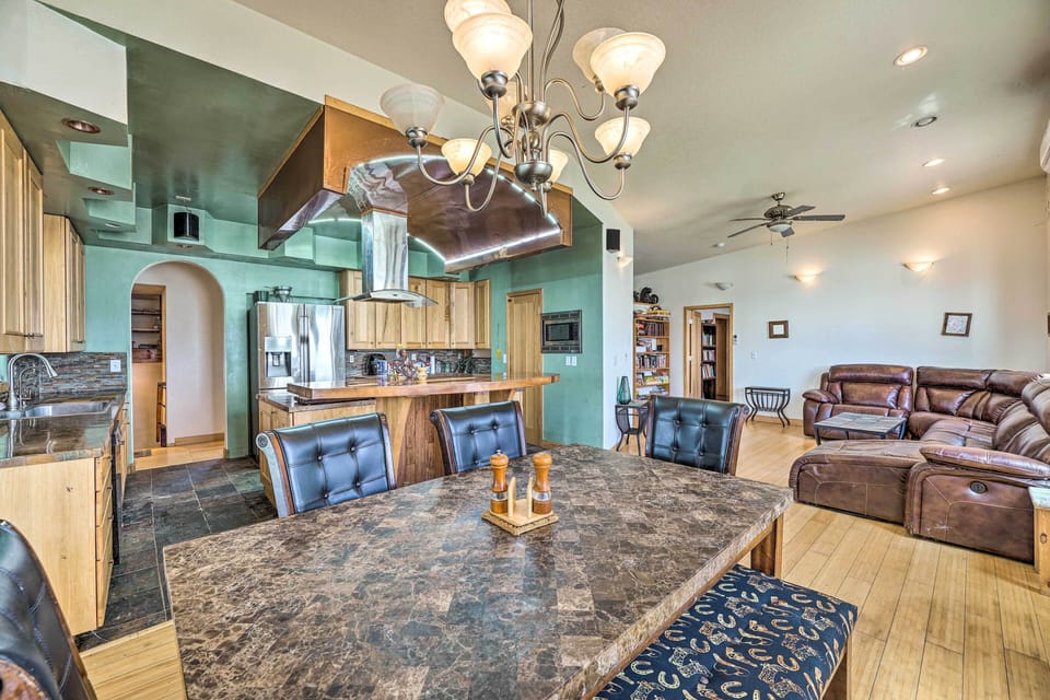 House (4 Bedrooms) | Interior