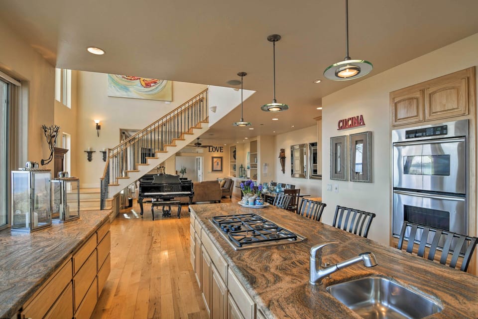 House (5 Bedrooms) | Interior
