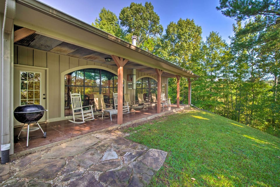 House (4 Bedrooms) | Front of property