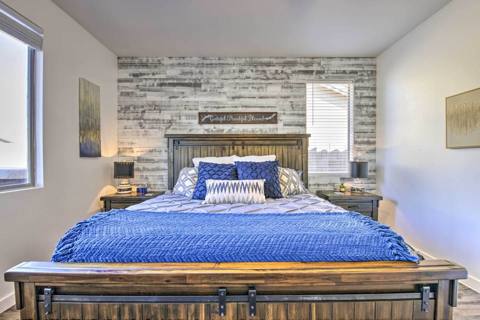 Fire Pit, Covered Patio: Stylish Goodyear Refuge Cottage in Goodyear