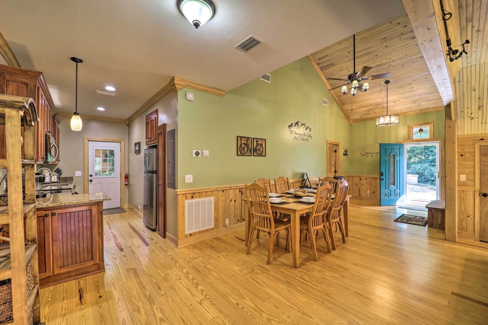 House (3 Bedrooms) | Interior