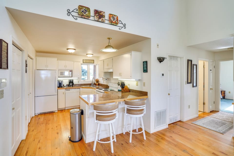 House (2 Bedrooms) | Interior