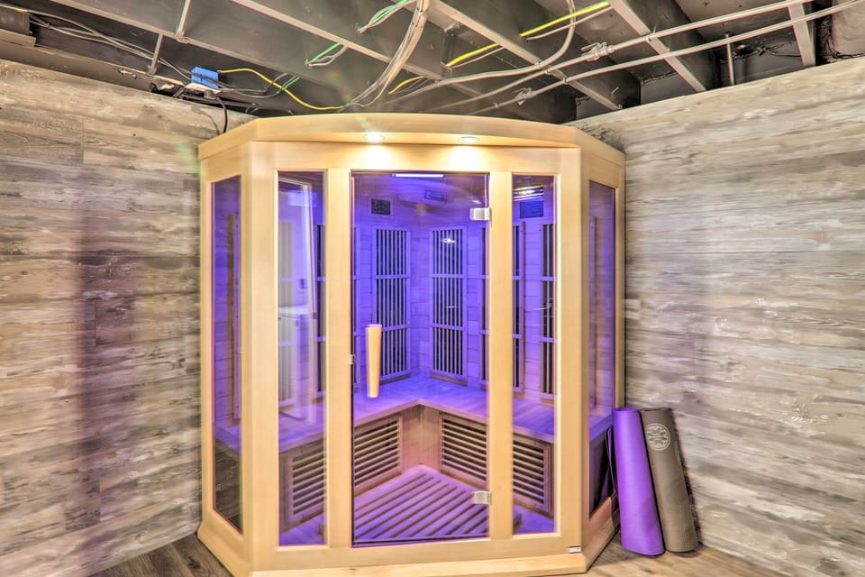 Sunroom, Fire Pit + Sauna: Lake Locust Village Gem Cottage in Coolbaugh Township