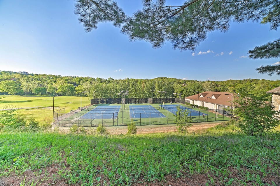 Branson West Villa w/ Golf Course View & Pool! Villa in Table Rock Lake