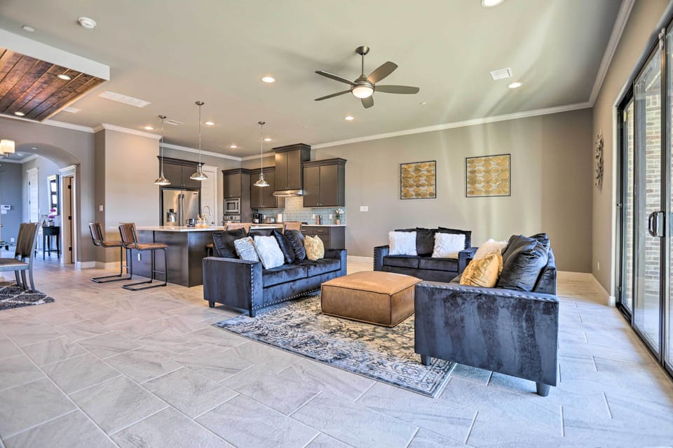 Apartment (3 Bedrooms) | Front of property