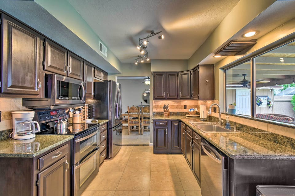 House (4 Bedrooms) | Interior