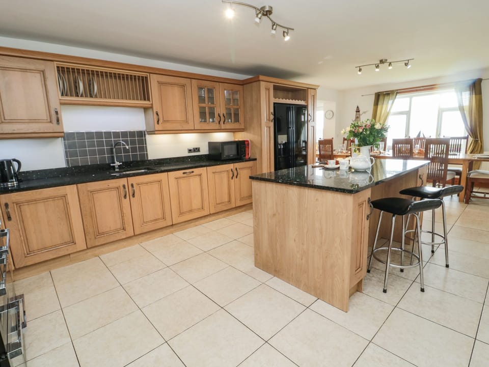 Fridge, dishwasher, electric kettle, toaster