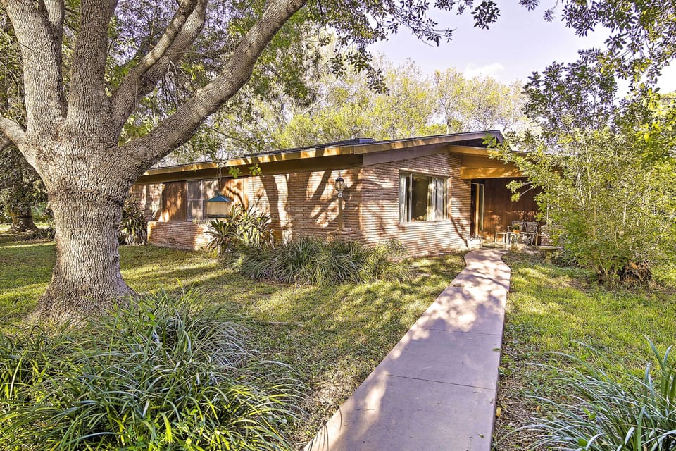 House (4 Bedrooms) | Front of property