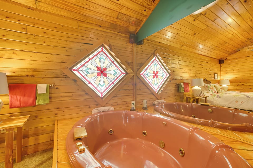 Eureka Springs Studio w/ Deck, Views & Bbq! Apartment in Eureka Springs