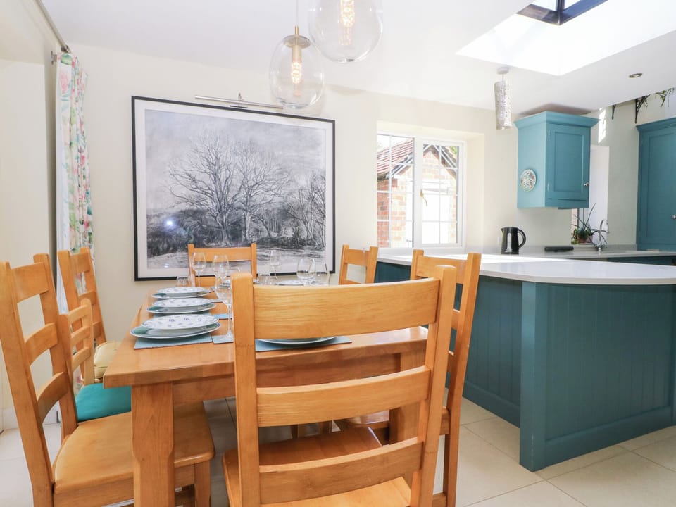 Cottage | Dining