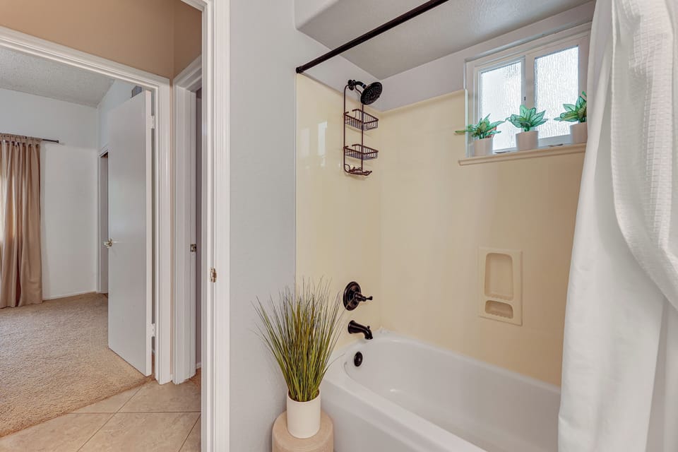 Desert Oasis Ranch-style Mesa Home, Hiking/tubing Cottage in Mesa