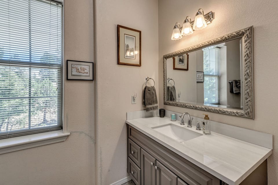 19 Mi to Ski Apache! Cozy Ruidoso Digs Near Dtwn Cottage in Ruidoso