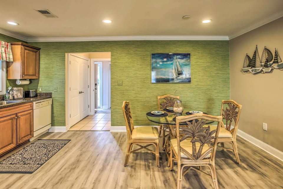House (5 Bedrooms) | Interior