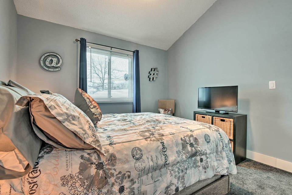 Near Mt Airy Casino: Mount Pocono Condo w/ Balcony Apartment in Mount Pocono