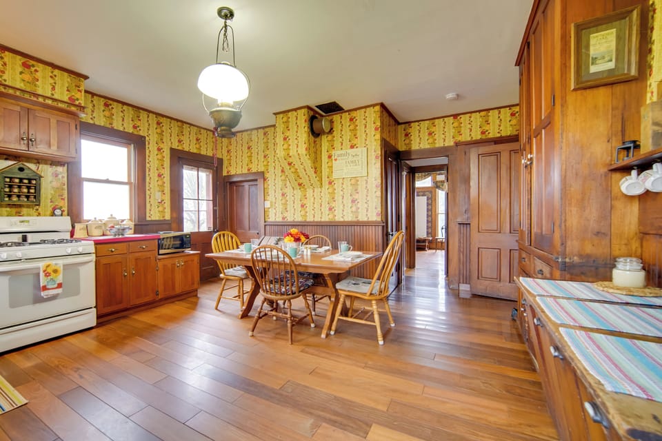 House (5 Bedrooms) | Interior