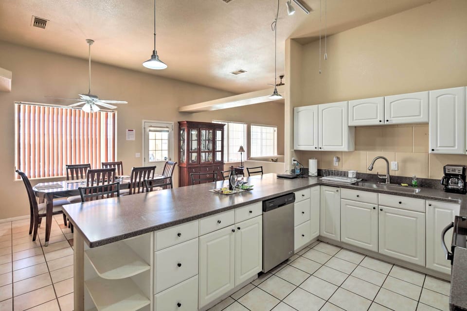 House (4 Bedrooms) | Interior
