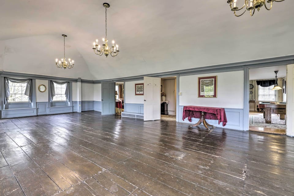 House (5 Bedrooms) | Interior