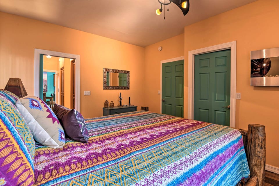 Shared Backyard & Hot Tub: Restful Mesa Retreat! Cottage in Tempe