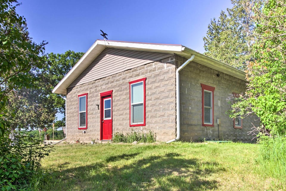 Bungo Creek Retreat w/ Multi-use Trails & a Creek Cottage in Minnesota