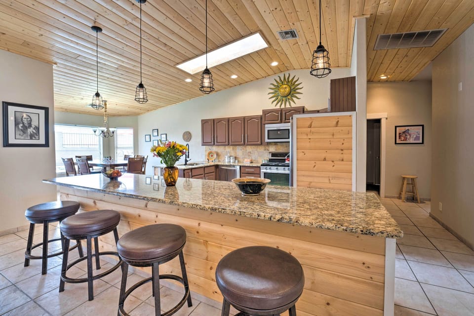 House (4 Bedrooms) | Interior