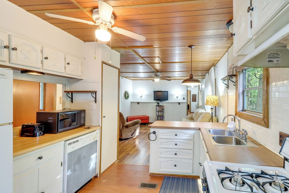 House (2 Bedrooms) | Interior