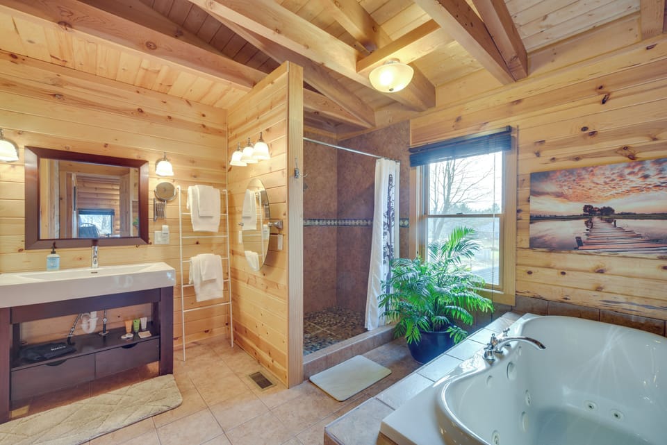 Modern Log Cabin w/ Rec Room, Steps to Lake! Cottage in Minnesota