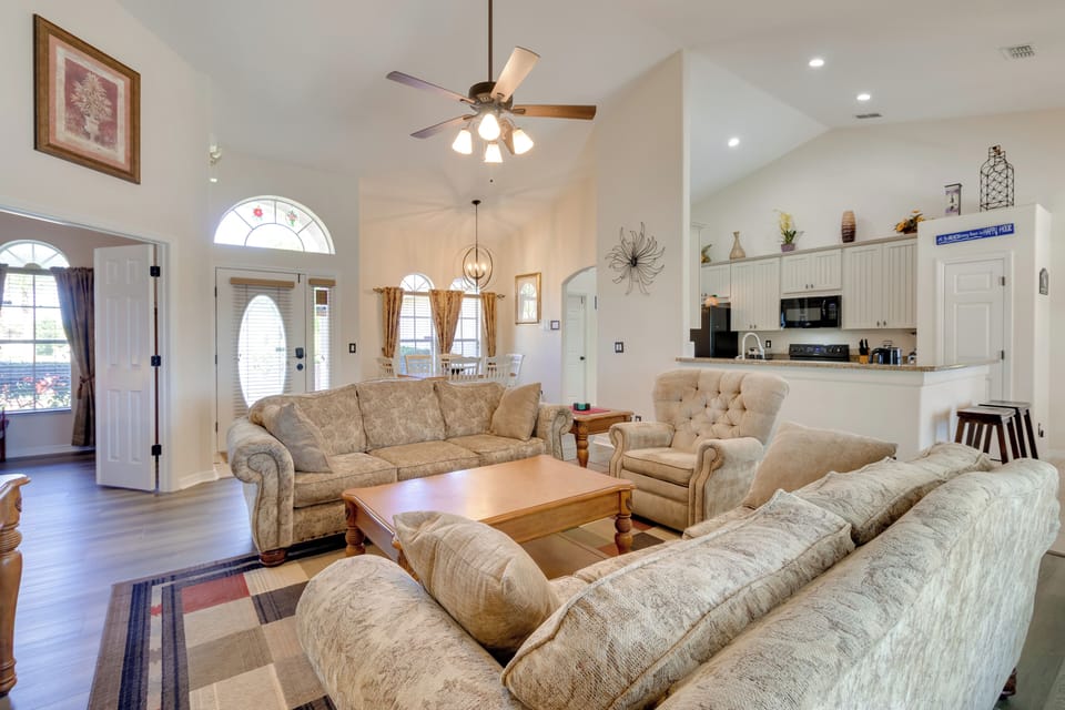 House (4 Bedrooms) | Interior