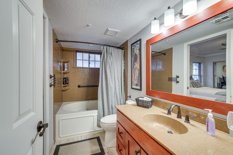 Walk to Park: Scottsdale Condo w/ Community Pool! Apartment in Tempe