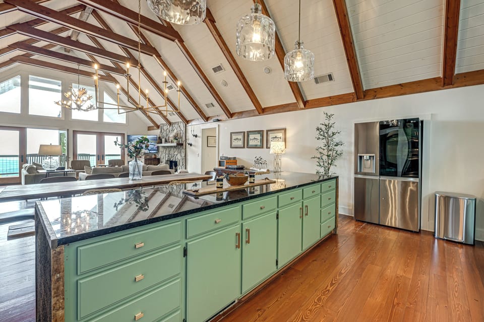 House (6 Bedrooms) | Interior