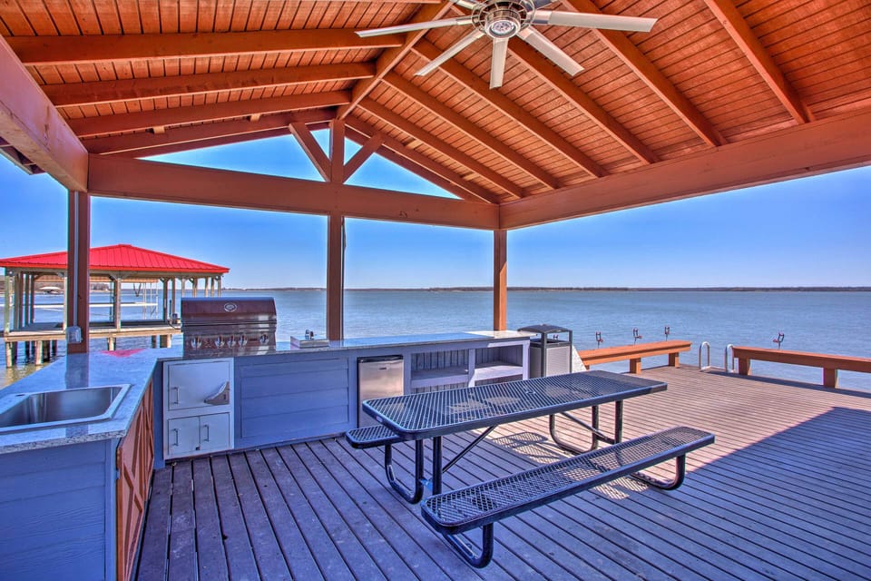 Game Room + Lake Tawakoni Access: Family Getaway! Cottage in Lake Tawakoni