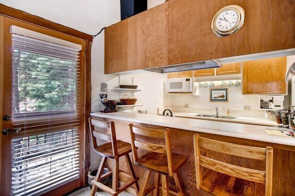 Apartment (1 Bedroom) | Private kitchen | Microwave
