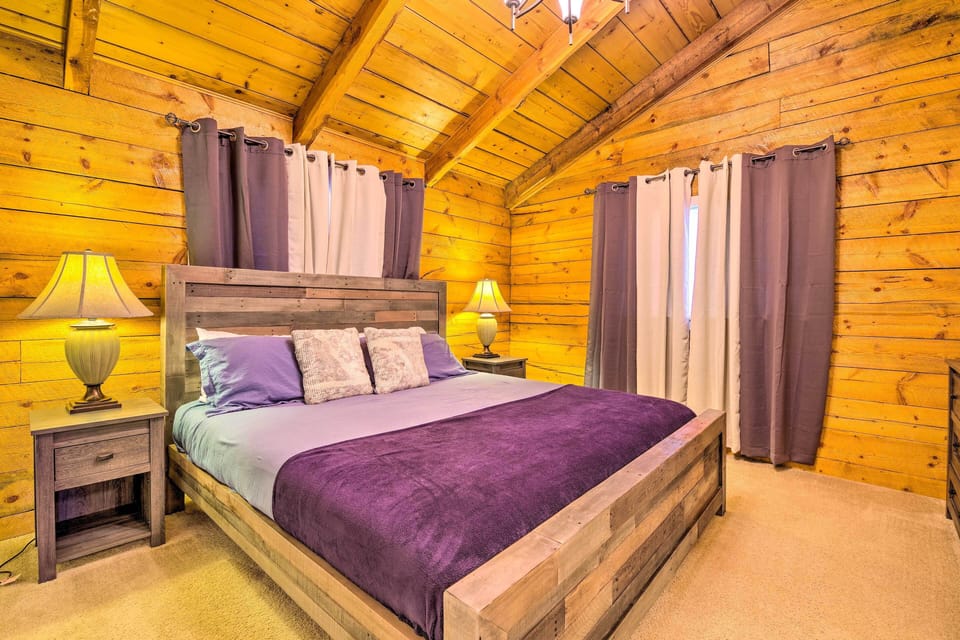 Mccall Retreat w/ Hot Tub - 1/2 Mi to Downtown! Cottage in McCall