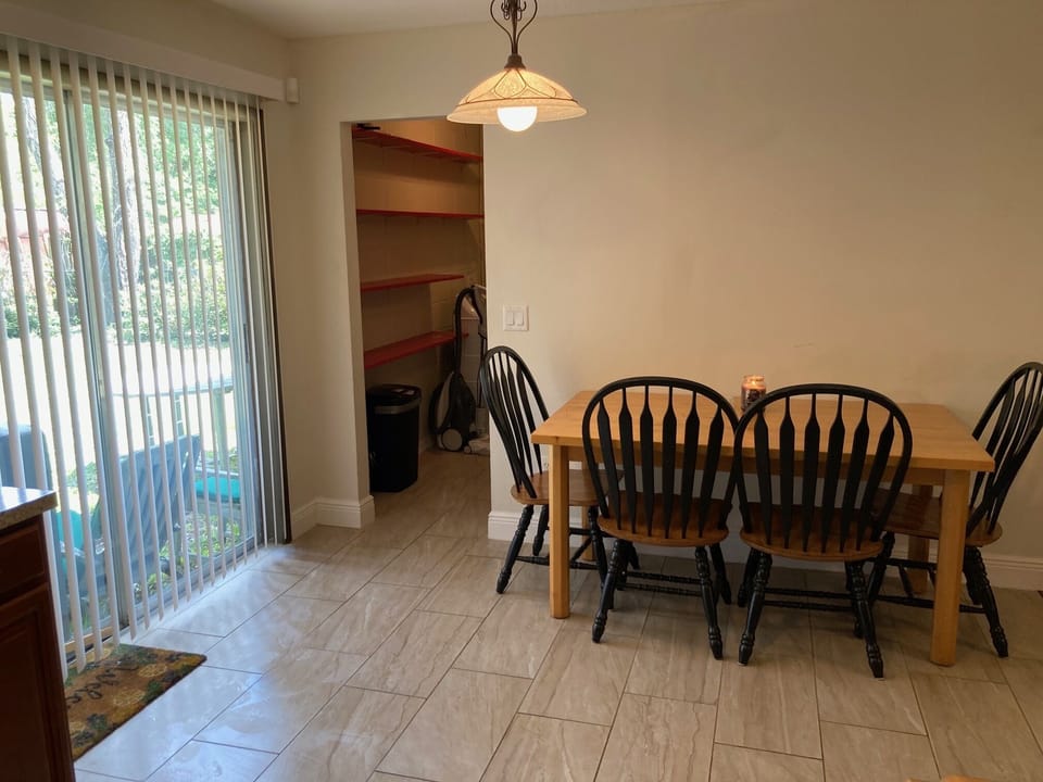 kitchen/ dining area