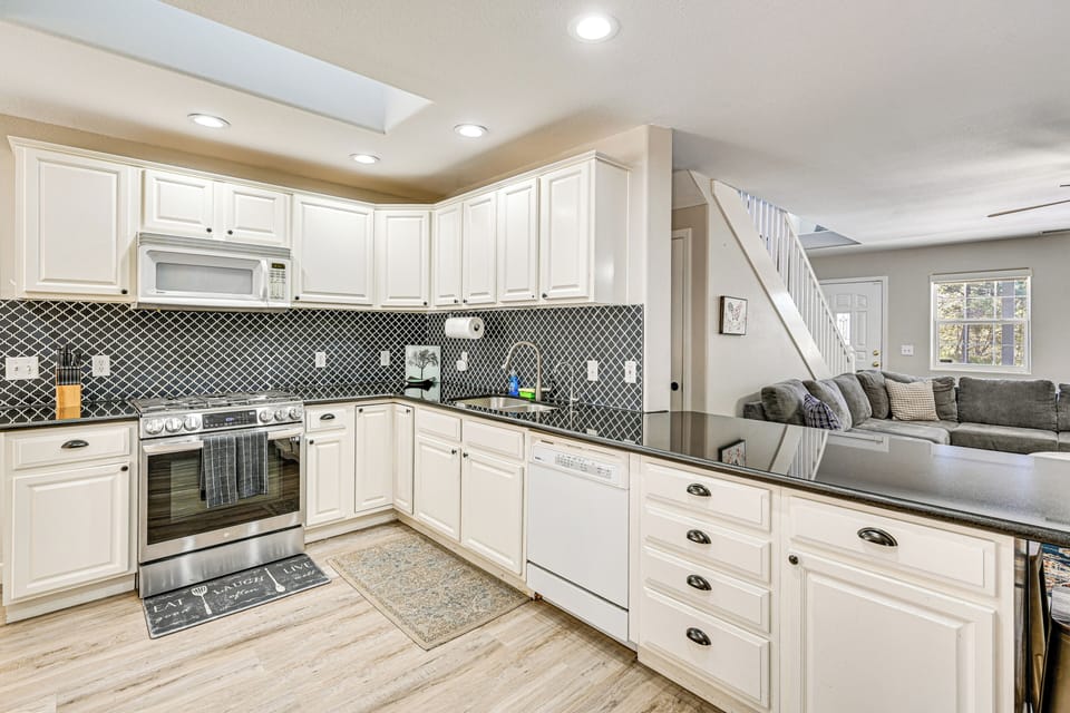 House (4 Bedrooms) | Interior