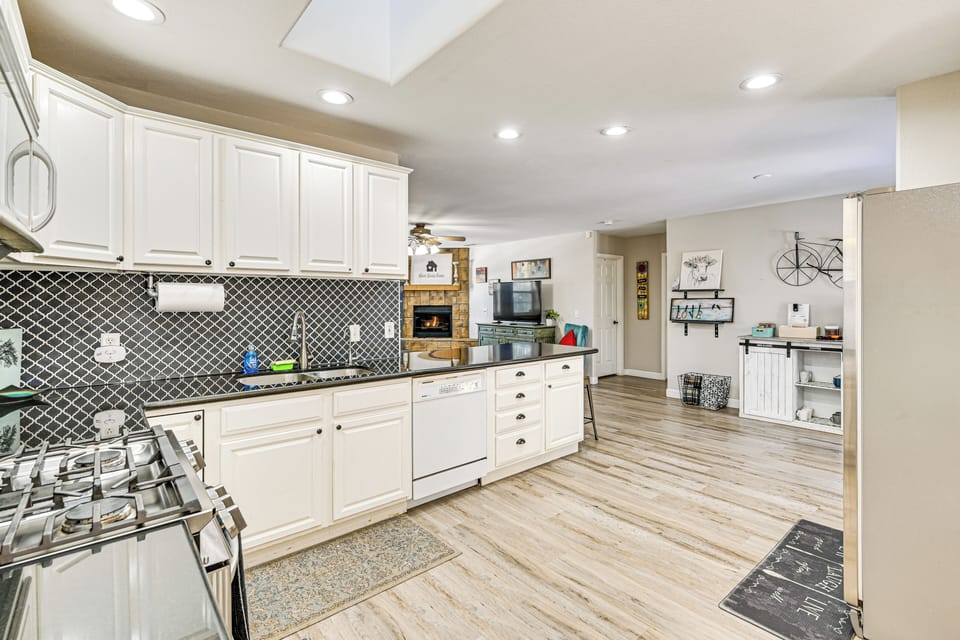 House (4 Bedrooms) | Interior