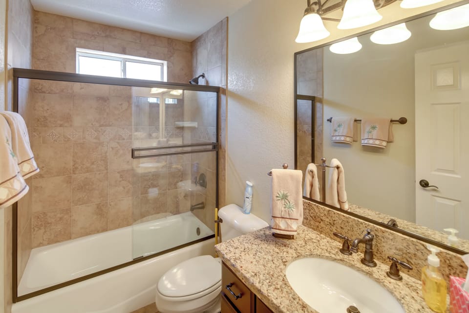 Pool, Hot Tub & Mtn Views: Lake Havasu City Home! Cottage in Lake Havasu City