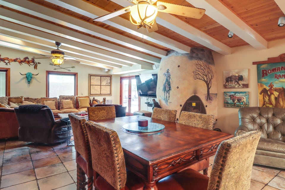 House (5 Bedrooms) | Interior