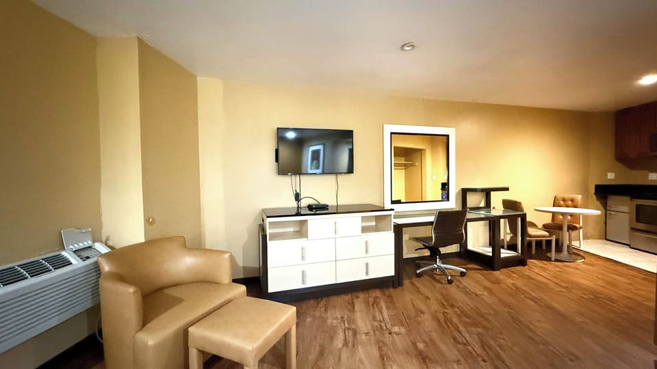 Deluxe Double Room, 2 Double Beds | Laptop workspace, free WiFi, bed sheets, wheelchair access