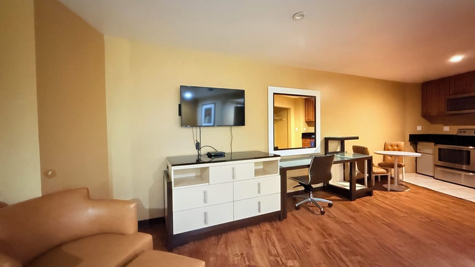 Deluxe Double Room, 2 Double Beds | Laptop workspace, free WiFi, bed sheets, wheelchair access
