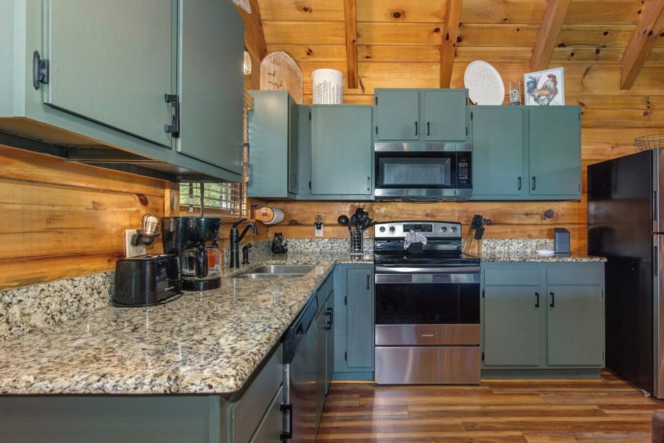 Sunrise Pointe's fully equipped kitchen