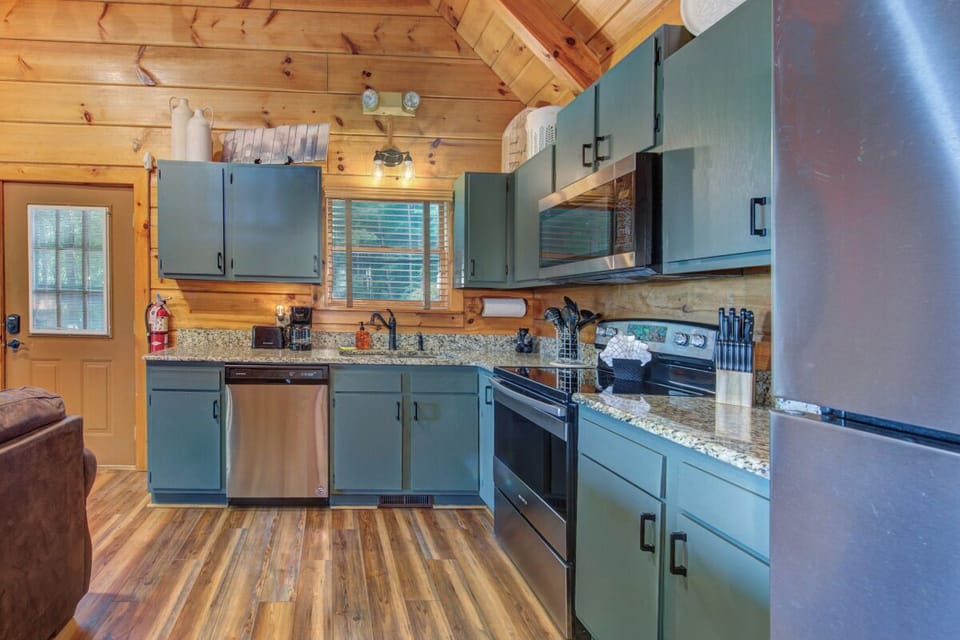Sunrise Pointe's fully equipped kitchen
