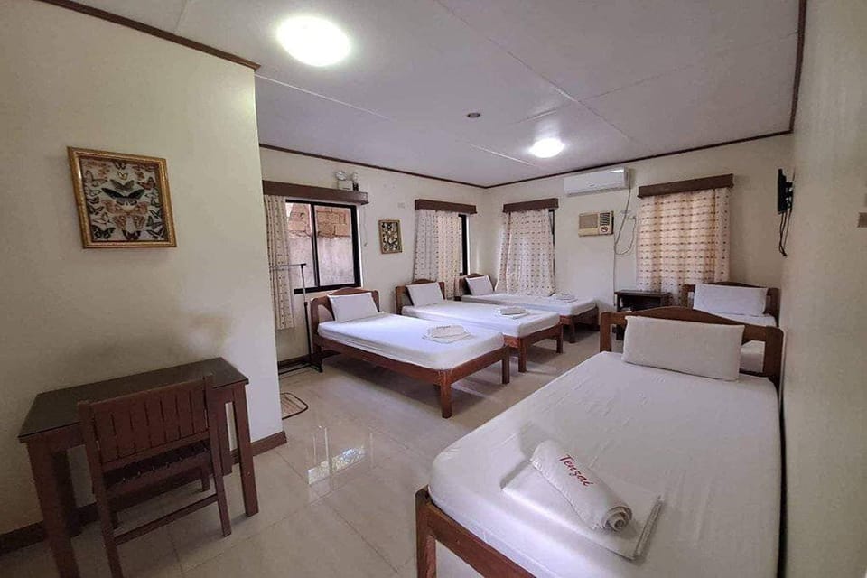 Family Double Room | Desk, WiFi (free), bed sheets
