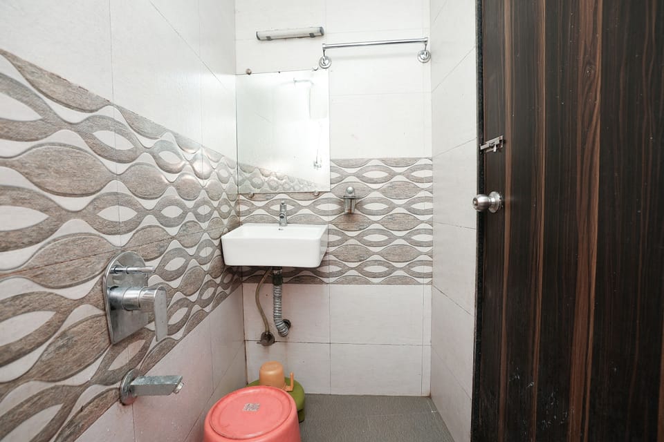 Standard Room | Bathroom | Shower, rainfall showerhead, free toiletries, bidet