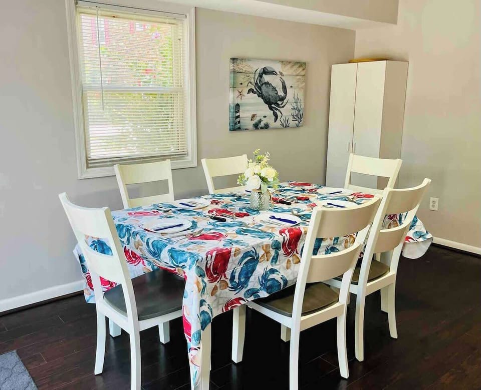 Gather around the dining room table which accommodates 6 people to enjoy a meal or make memories through conversation and laughs! 