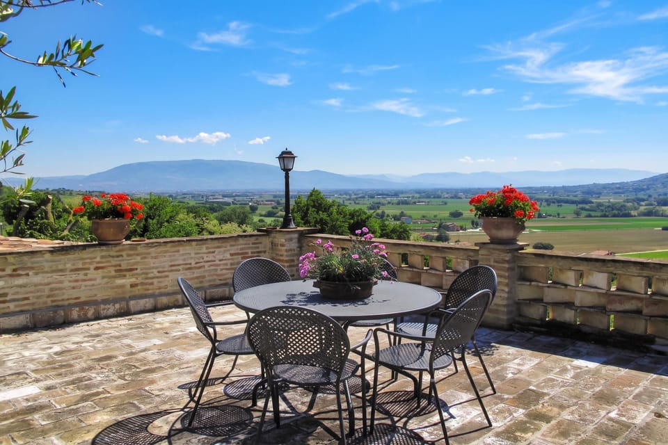 Family Villa, 6 Bedrooms, Fireplace, Mountainside (Villa del Colle) | Outdoor dining