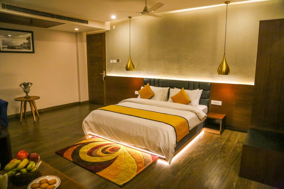 Suite | Minibar, desk, iron/ironing board, rollaway beds