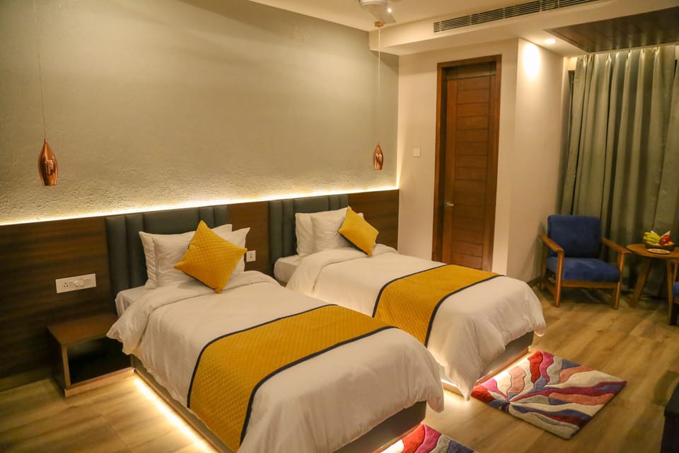 Superior Room | Minibar, desk, iron/ironing board, rollaway beds